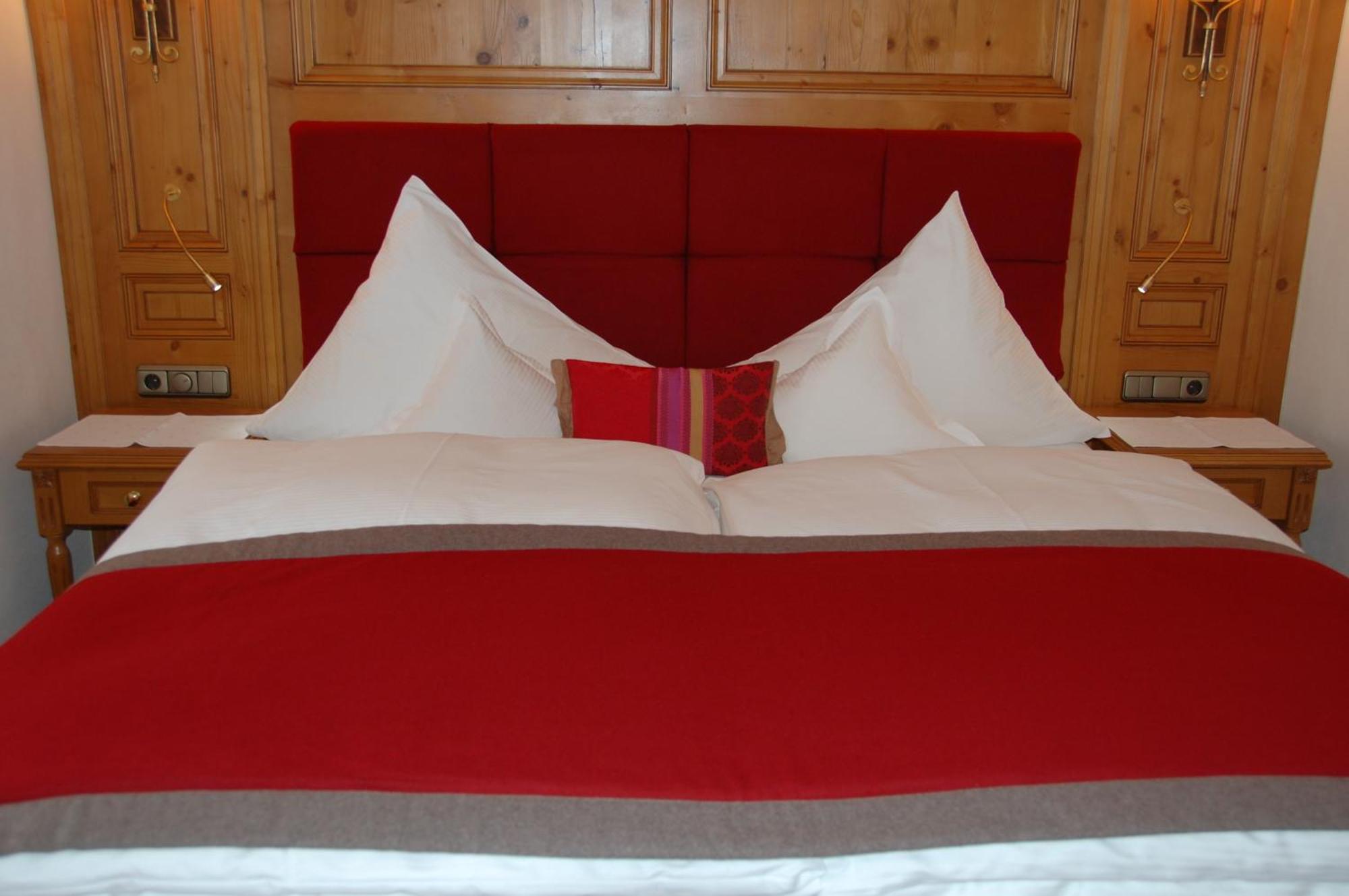 Hotel Auenhof Lech am Arlberg Room photo