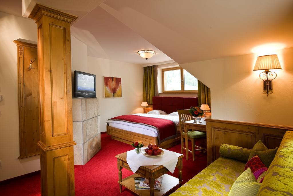 Hotel Auenhof Lech am Arlberg Exterior photo